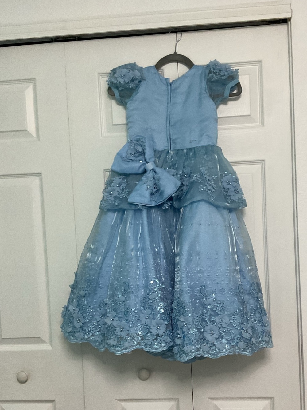 Light Blue Floral AppliquΓ© Girls' Formal Dress with Bow